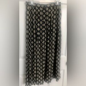 Liz Claiborne Black and White pleated Geometric , buttoned, Midi Skirt